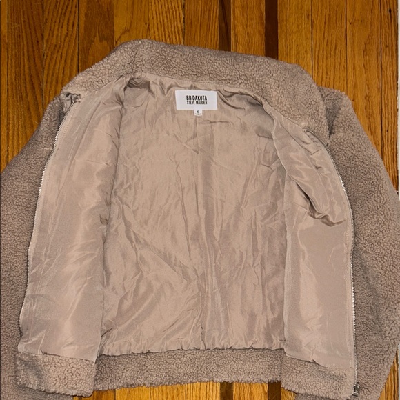 Great condition! BBDakota by Steve Madden Tan Sherpa Jacket - Picture 4 of 4